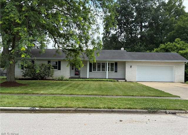 Property at 1844 Crestview Dr, Orrville, OH 44667, 3 beds, 2.5 baths