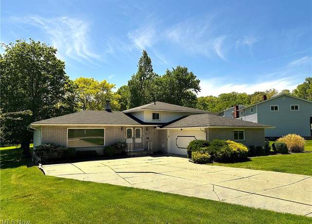 Property at 2600 Greenlawn Dr, Seven Hills, OH 44131, 4 beds, 2.5 baths