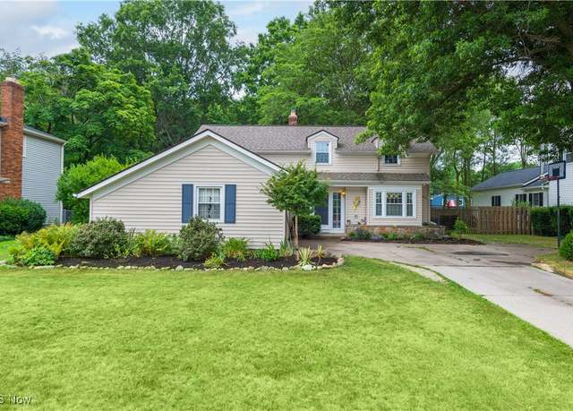 Property at 2000 Berkeley Dr, Westlake, OH 44145, 4 beds, 2.5 baths