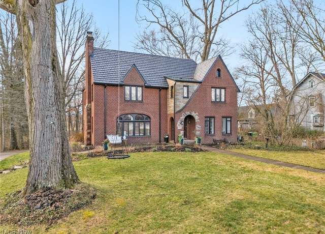 Property at 555 E Milton St, Alliance, OH 44601, 4 beds, 2.5 baths