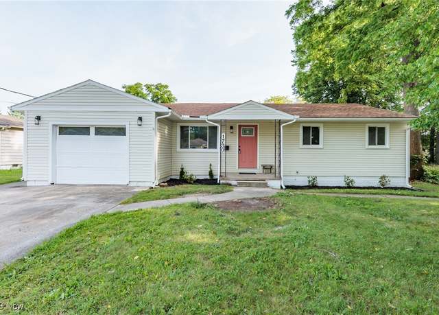 Property at 1730 W 20th St, Lorain, OH 44052, 3 beds, 1.5 baths