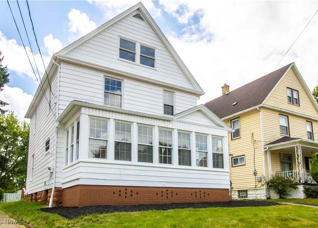 Property at 1047 Hawthorne St, Youngstown, OH 44502, 4 beds, 1 bath