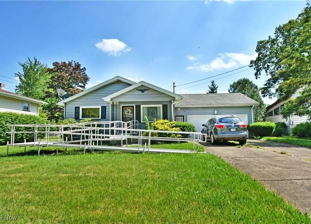 Property at 1653 Arthur Dr NW, Warren, OH 44485, 3 beds, 2 baths