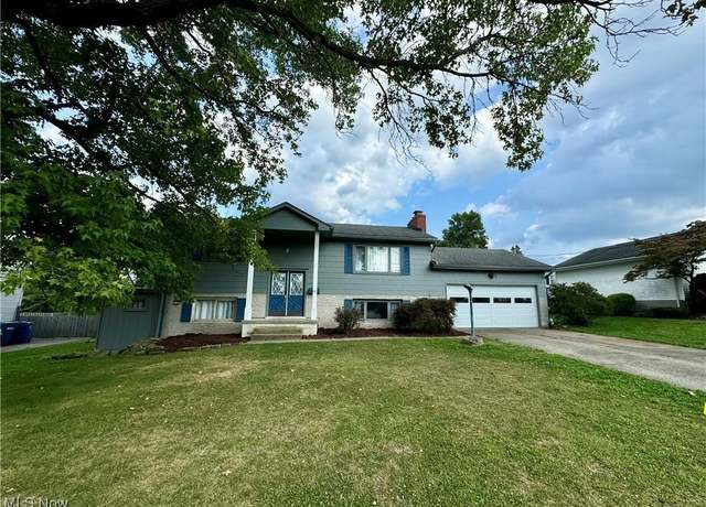 Property at 351 Center St, Hubbard, OH 44425, 3 beds, 2 baths