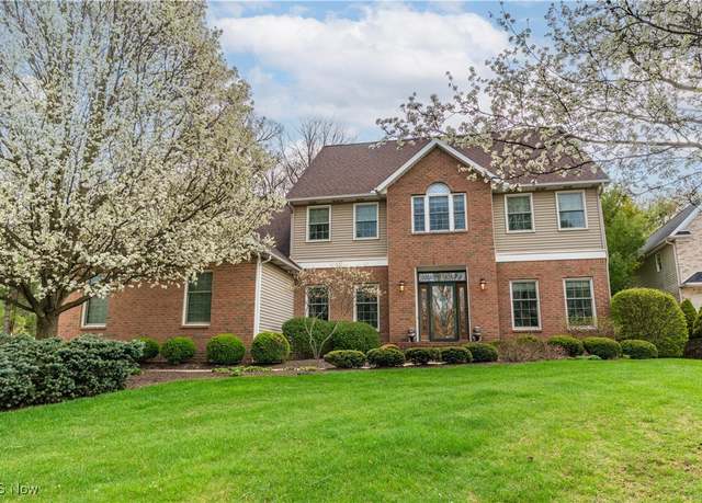 Property at 5168 Foxchase Ave NW, Canton, OH 44718, 4 beds, 3.5 baths