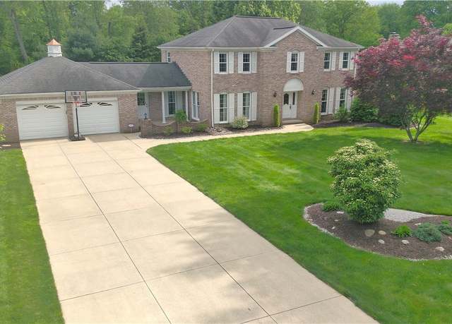 Property at 1818 Steiner St NW, North Canton, OH 44720, 4 beds, 2.5 baths