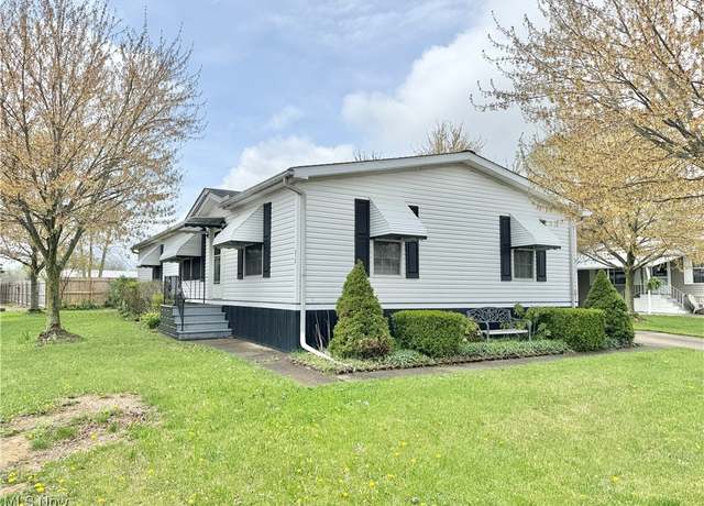 Property at 310 Pin Oak Cir, Elyria, OH 44035, 3 beds, 2 baths