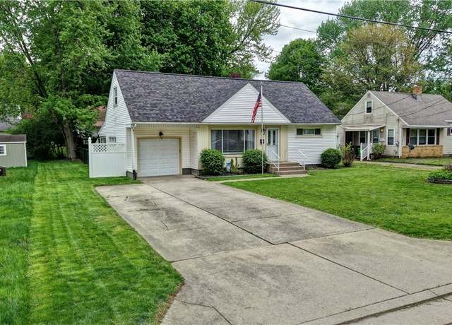 Property at 1408 Castlewood Ave SW, North Canton, OH 44720, 4 beds, 1.5 baths