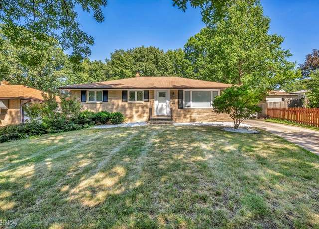 Property at 6487 Hawthorne Cir, Parma, OH 44134, 3 beds, 1.5 baths
