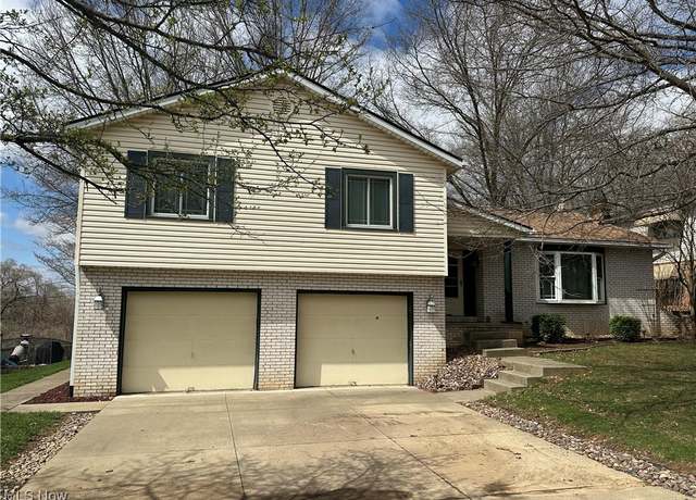 Property at 5515 Veldon Cir NE, Canton, OH 44721, 4 beds, 2.5 baths