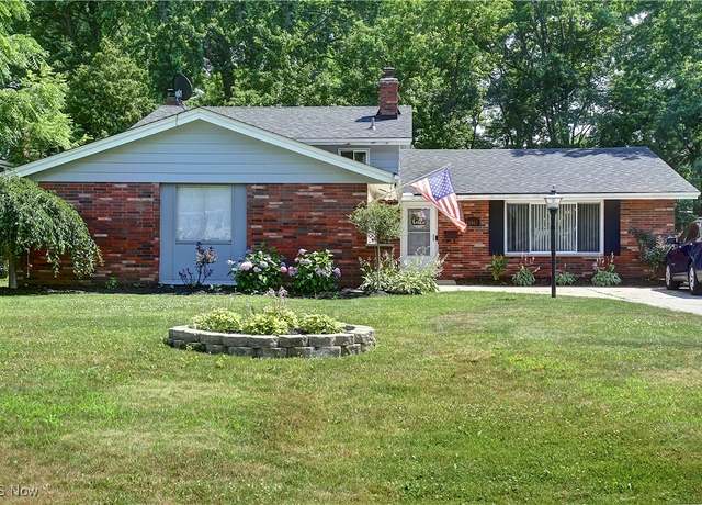 Property at 26861 Sudbury Dr, North Olmsted, OH 44070, 3 beds, 2 baths
