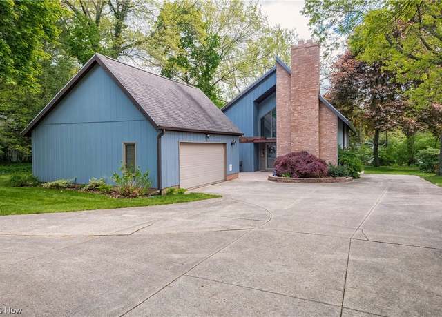 Property at 3300 Fulton Dr NW, Canton, OH 44718, 3 beds, 2.5 baths