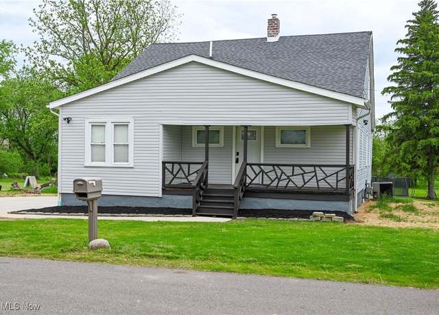 Property at 2948 Maple Ave NE, Canton, OH 44714, 4 beds, 3 baths