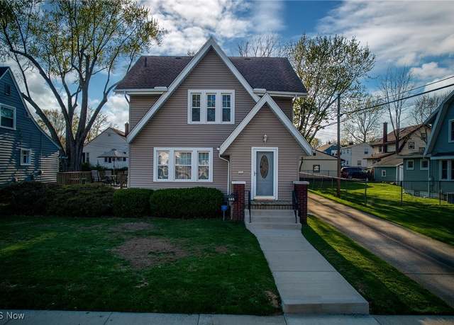 Property at 588 S Firestone Blvd, Akron, OH 44301, 3 beds, 1 bath