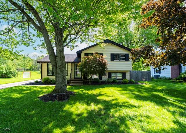 Property at 33 N Hillside Rd, Canfield, OH 44406, 3 beds, 1.5 baths