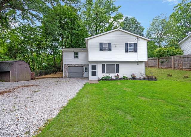 Property at 788 N Oakwood Dr, Akron, OH 44312, 3 beds, 2 baths