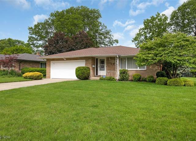 Property at 987 E Decker Dr, Seven Hills, OH 44131, 3 beds, 1.5 baths