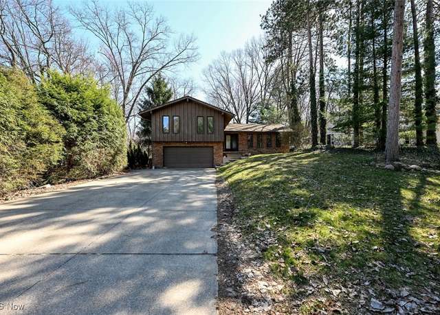 Property at 3751 Butterfield Dr, Akron, OH 44319, 3 beds, 2.5 baths