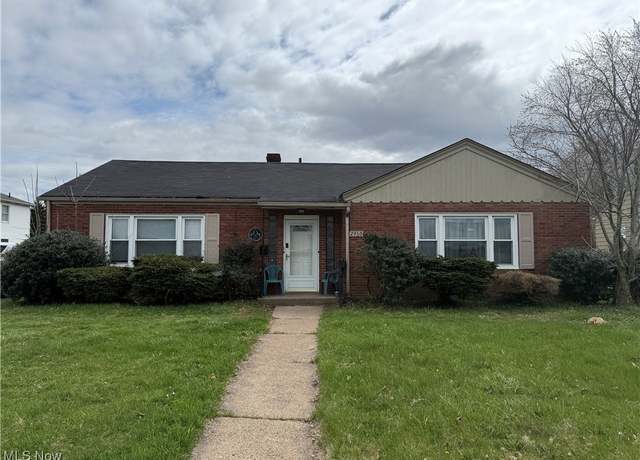 Property at 2950 Garfield Blvd, Lorain, OH 44052, 3 beds, 2 baths
