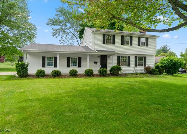 Property at 3005 Algonquin Dr, Poland, OH 44514, 3 beds, 1.5 baths