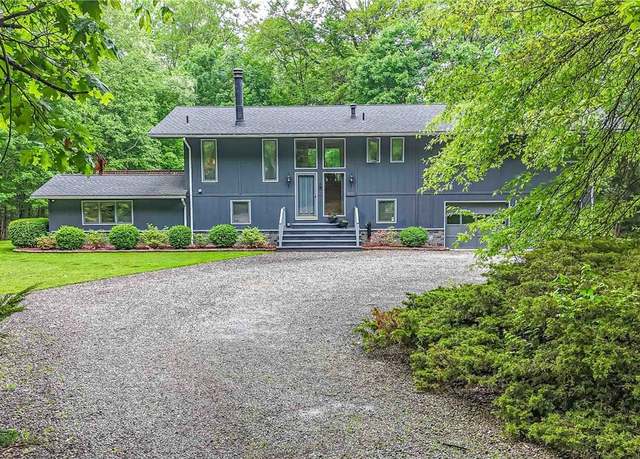 Property at 875 N Medina Line Rd, Akron, OH 44333, 4 beds, 3 baths