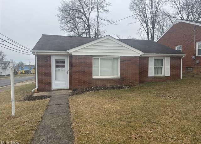 Property at 1602 Bancroft Ave, Youngstown, OH 44514, 2 beds, 1 bath