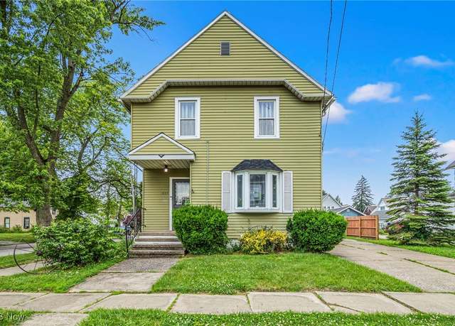 Property at 1833 W 7th St, Ashtabula, OH 44004, 3 beds, 2 baths