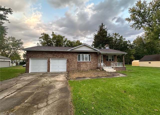 Property at 2195 Reeves Rd NE, Warren, OH 44483, 3 beds, 2 baths