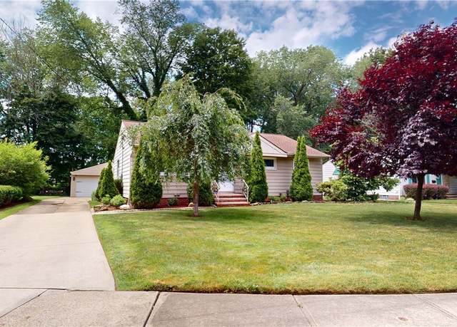 Property at 3162 W 231st St, North Olmsted, OH 44070, 3 beds, 1.5 baths
