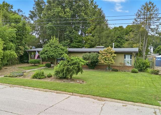 Property at 1611 15th St, Parkersburg, WV 26101, 3 beds, 1 bath