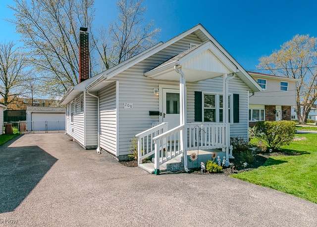 Property at 200 Parkway Dr, Eastlake, OH 44095, 3 beds, 1 bath
