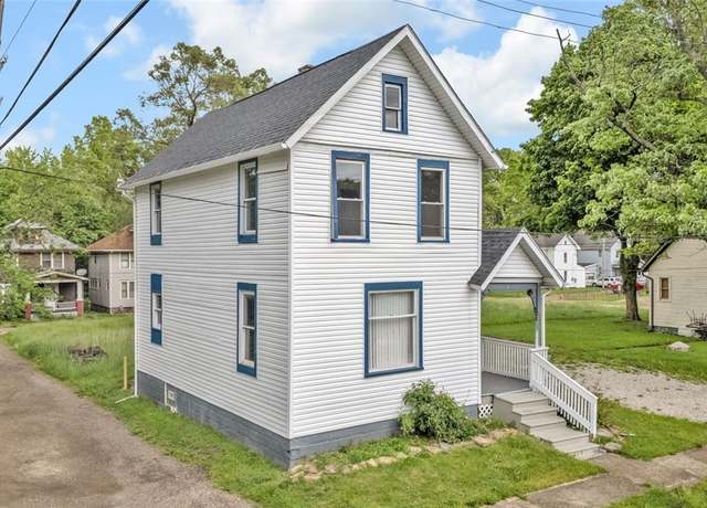 Property at 452 E Summit St, Alliance, OH 44601, 2 beds, 2 baths