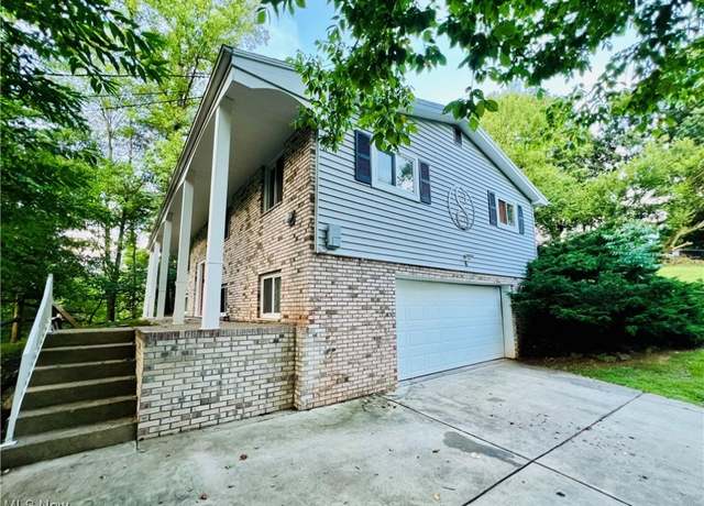 Property at 6 Poplar Dr, Vienna, WV 26105, 3 beds, 2.5 baths