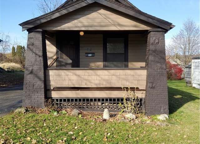 Property at 32 E Faith St, Struthers, OH 44471, 2 beds, 1 bath