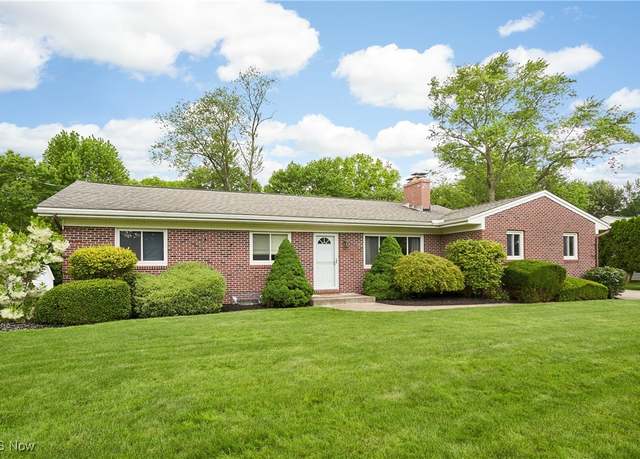 Property at 206 Benson Rd, Akron, OH 44333, 3 beds, 2 baths