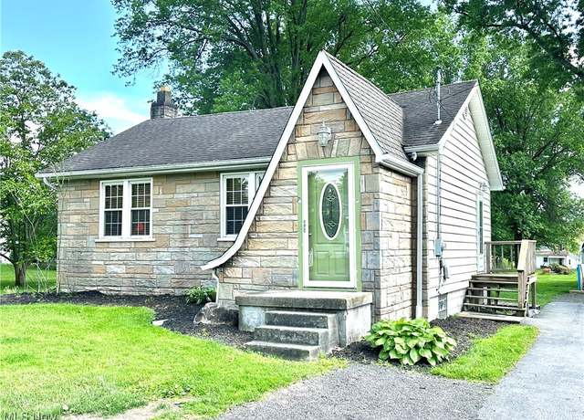 Property at 6898 Grove St, Brookfield, OH 44403, 2 beds, 1 bath