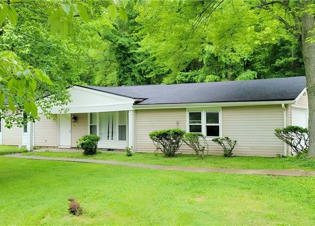 Property at 445 Houghton Rd, Sagamore Hills, OH 44067, 3 beds, 1.5 baths