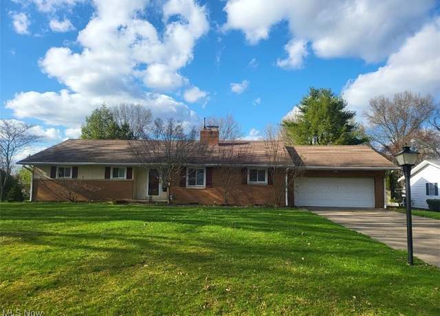 Property at 1401 Overlook Dr, Alliance, OH 44601, 4 beds, 3 baths