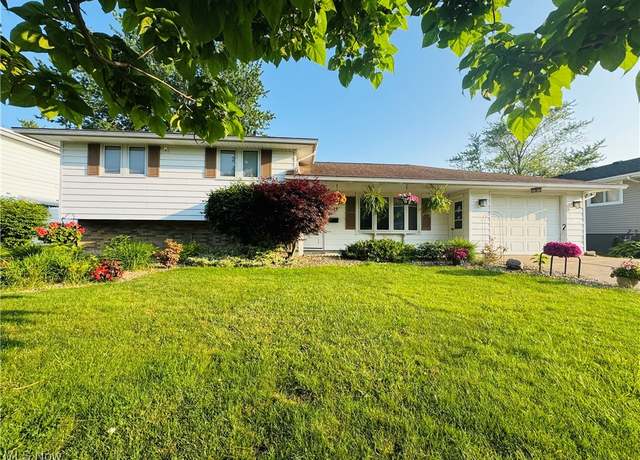 Property at 1825 E Skyline Dr, Lorain, OH 44053, 3 beds, 2 baths