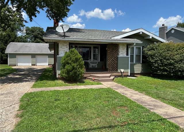 Property at 40 Masonic Park Ln, Marietta, OH 45750, 3 beds, 1 bath