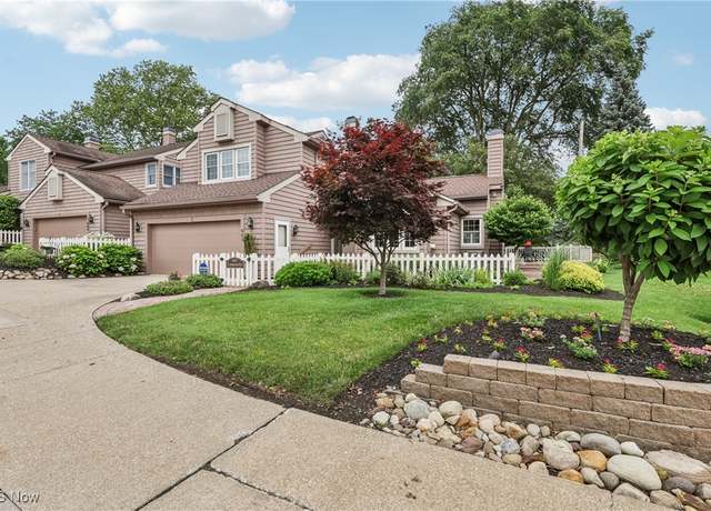 Property at 643 Isle View Dr, Akron, OH 44319, 3 beds, 4.5 baths
