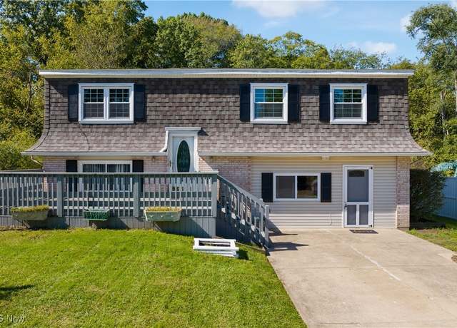 Property at 7255 Stonehill Ave NW, Canal Fulton, OH 44614, 4 beds, 2 baths
