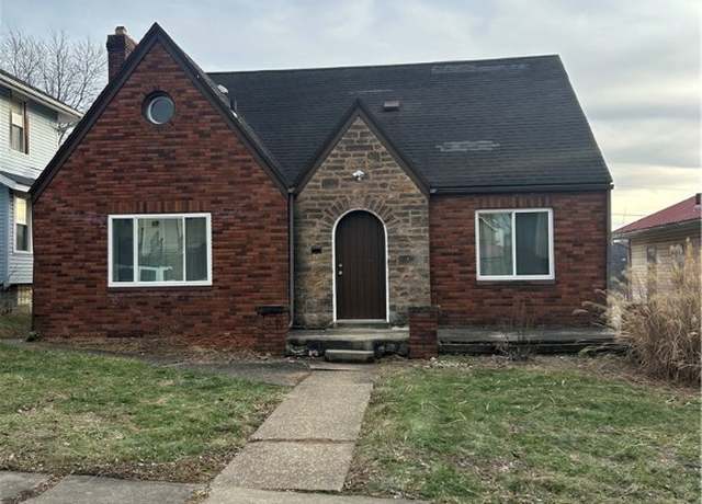 Property at 1204 Chestnut St, Cambridge, OH 43725, 5 beds, 2 baths