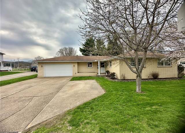 Property at 1306 Eastport Ave, Uhrichsville, OH 44683, 3 beds, 1.5 baths