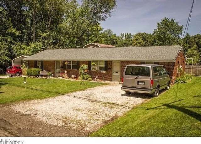 Property at 2543 44th St NW, Canton, OH 44709, 4 beds, 2 baths