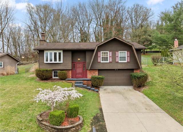 Property at 112 Windermere Dr, St. Clairsville, OH 43950, 3 beds, 2.5 baths