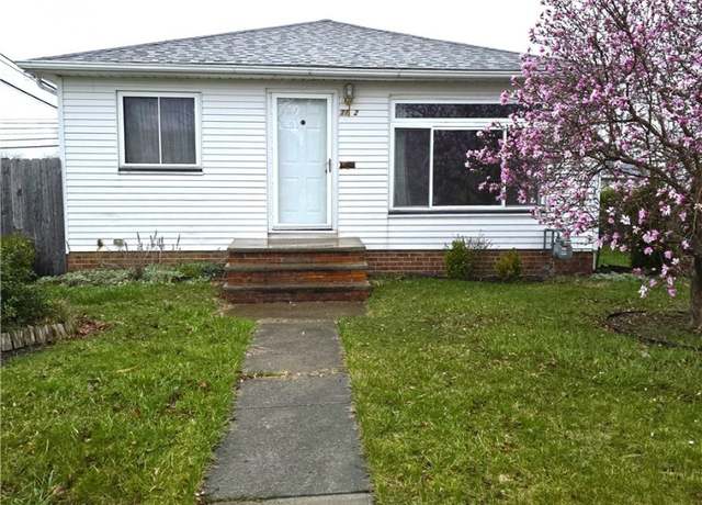 Property at 3122 Dellwood Dr, Parma, OH 44134, 3 beds, 2 baths