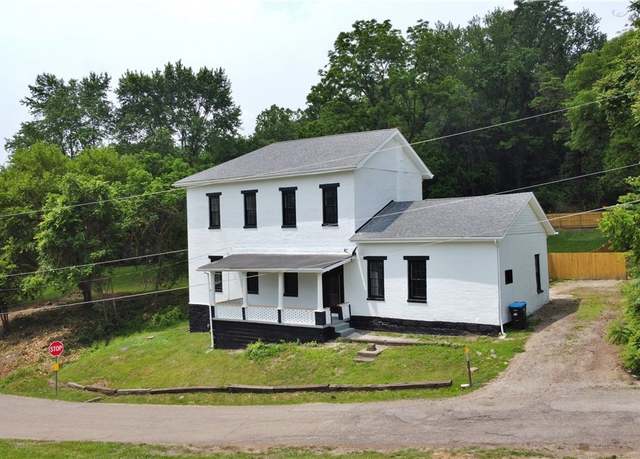 Property at 1521 Adamsville Rd, Zanesville, OH 43701, 5 beds, 2 baths