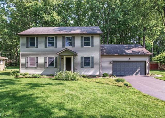 Property at 9233 Cain Dr NE, Warren, OH 44484, 4 beds, 3.5 baths