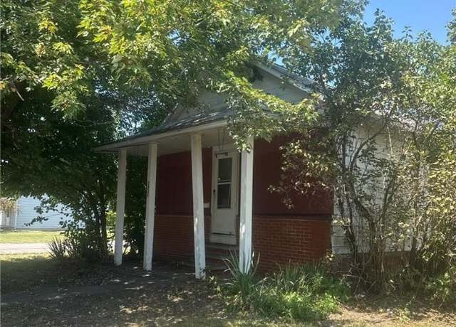 Property at 322 W 18th St, Lorain, OH 44052, 3 beds, 1 bath